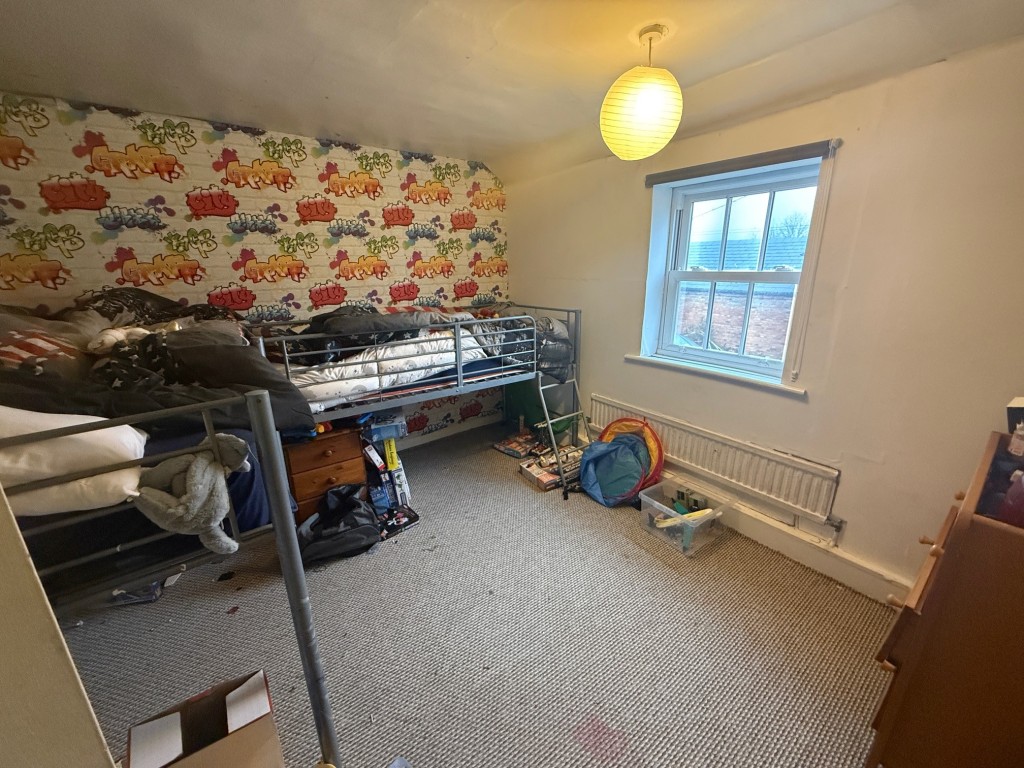 Lot: 86 - HOUSE FOR REPAIR AND IMPROVEMENT - Bedroom two